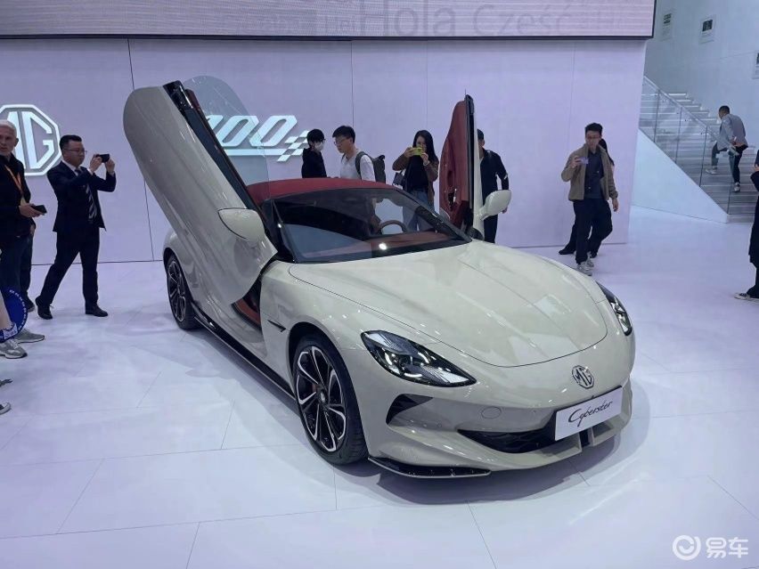 MG Cyberster四驱红篷版上市 3.2秒破百