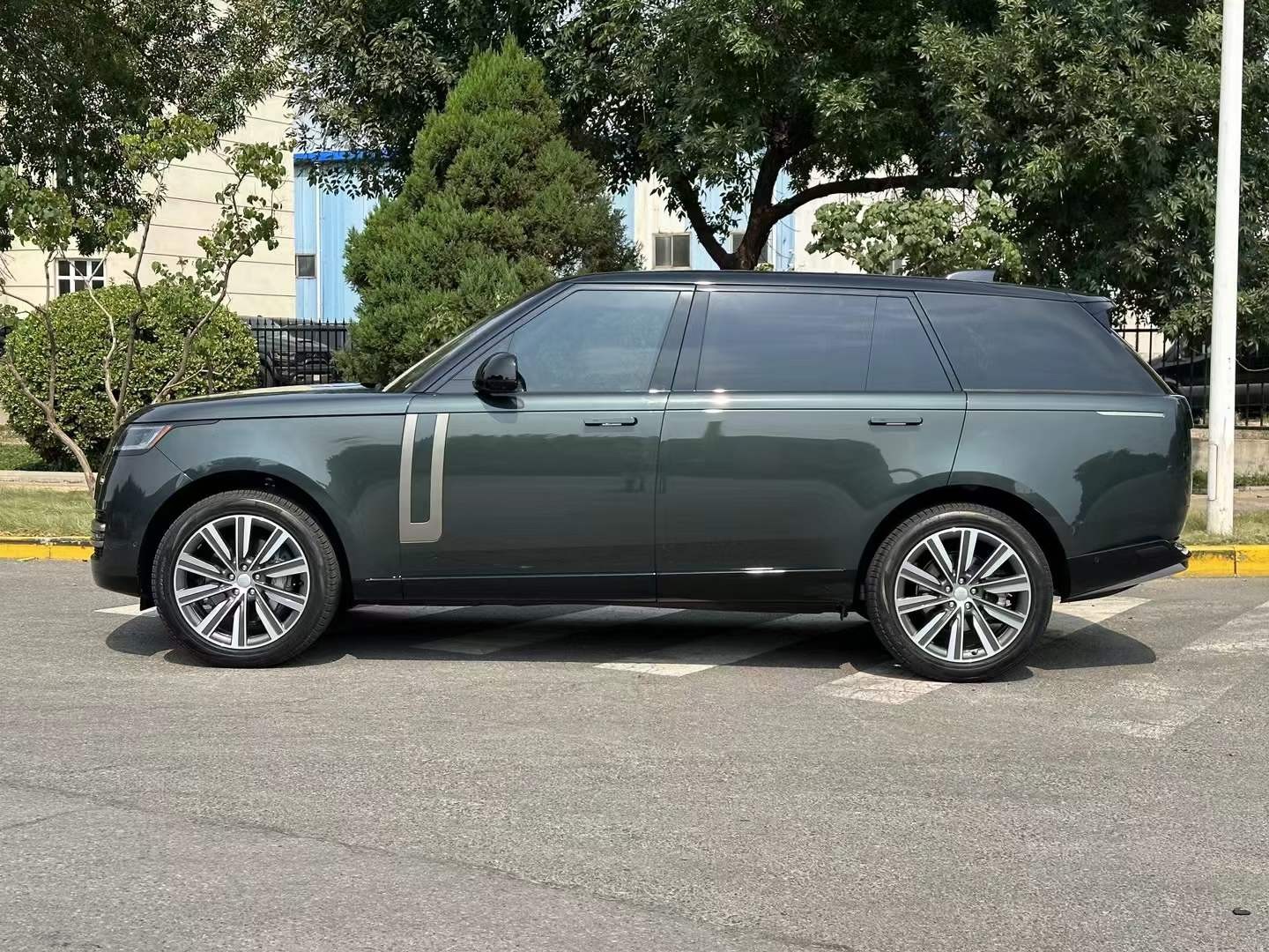 揽胜行政美版 全部在售 20232款 2023款 2022款 2021款 2020款 2019款,血性硬汉好选择 揽胜价格多少钱 越野之王