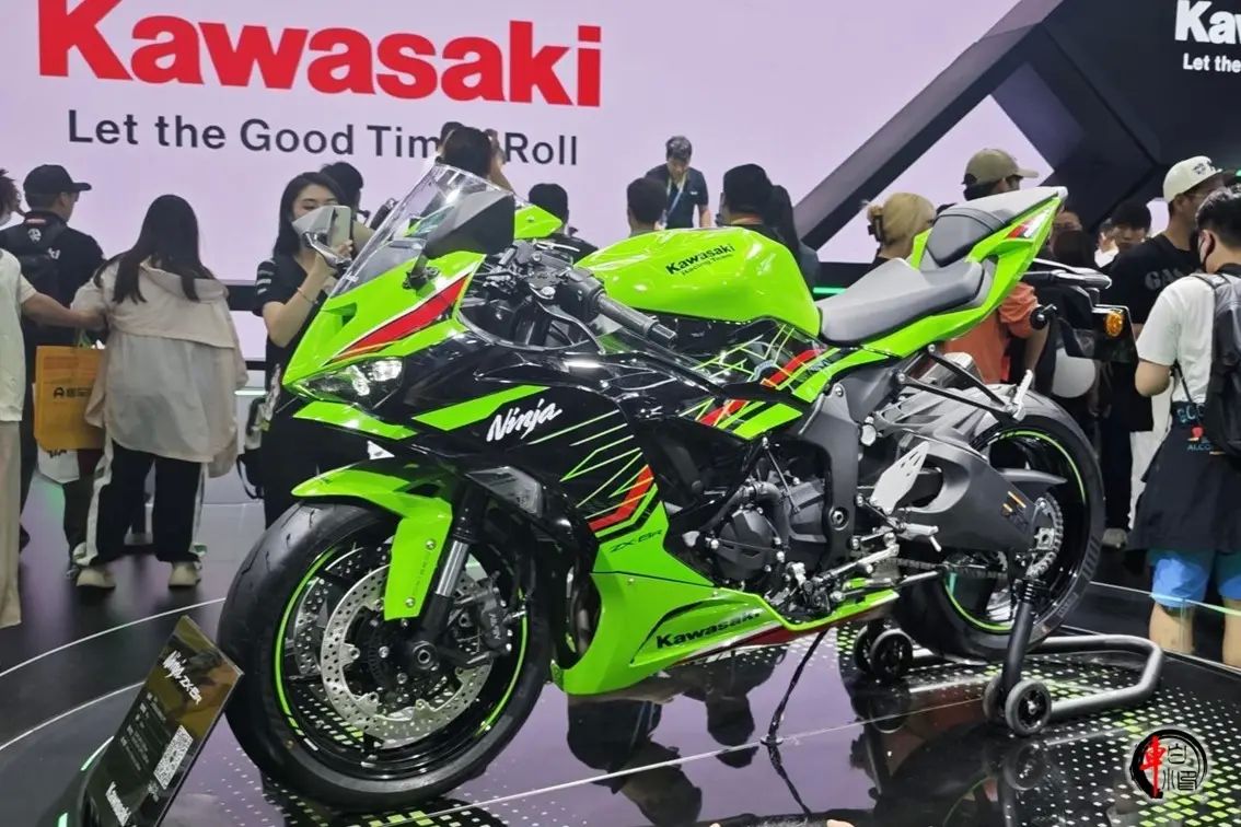 10.98万元，性能四缸猛禽，川崎ZX-6R摩展首发，国内市场难逢敌手