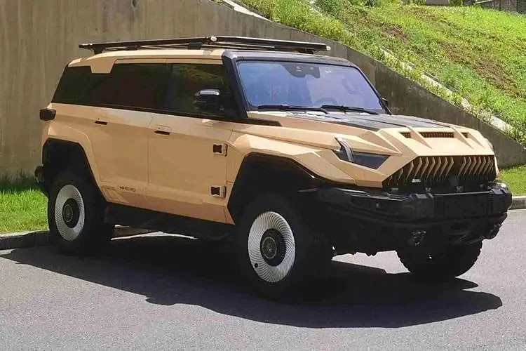 全新猛士917蛟龙战甲版车型申报图曝光，硬朗的外观备受关注