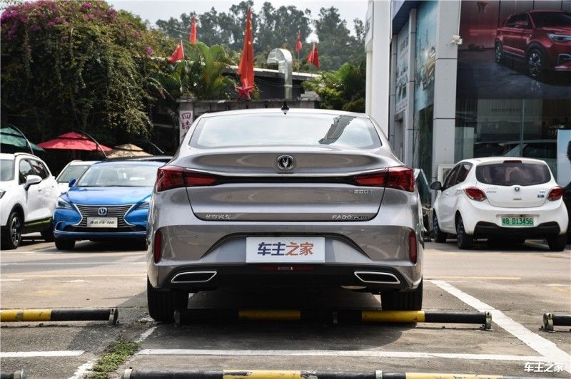 逸动 全部在售 2024款 2023款 2022款 2021款 2020款 2019款,成都逸动价格最低6.99万起 优惠高达2.40万