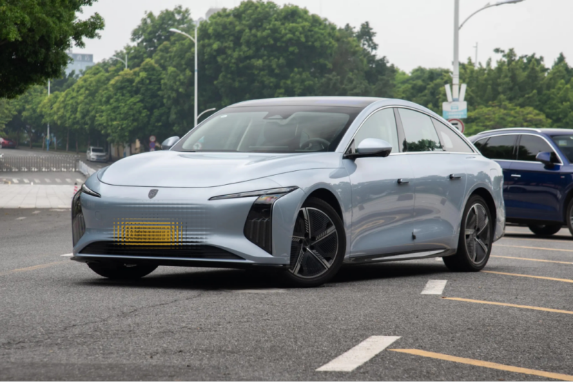 东风风行全新中大型轿车——星海S7正式亮相郑州