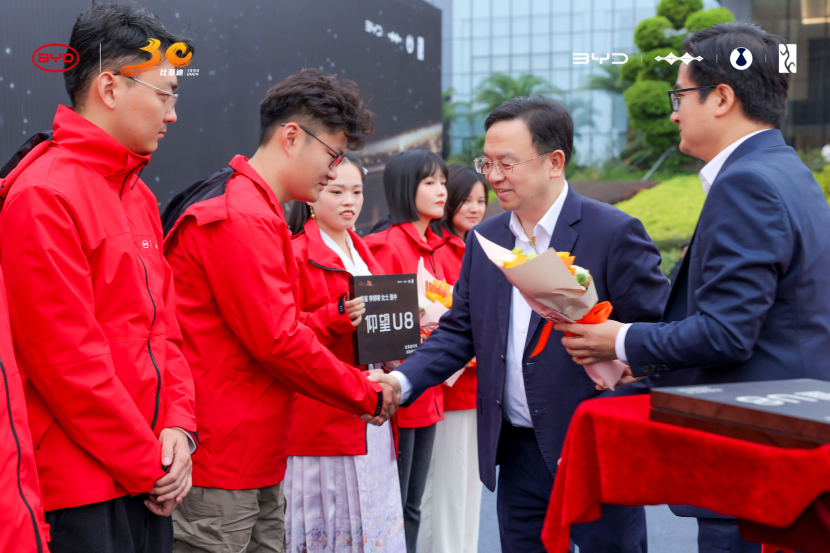 比亚迪兑现承诺，90 位超级锦鲤喜提新车！