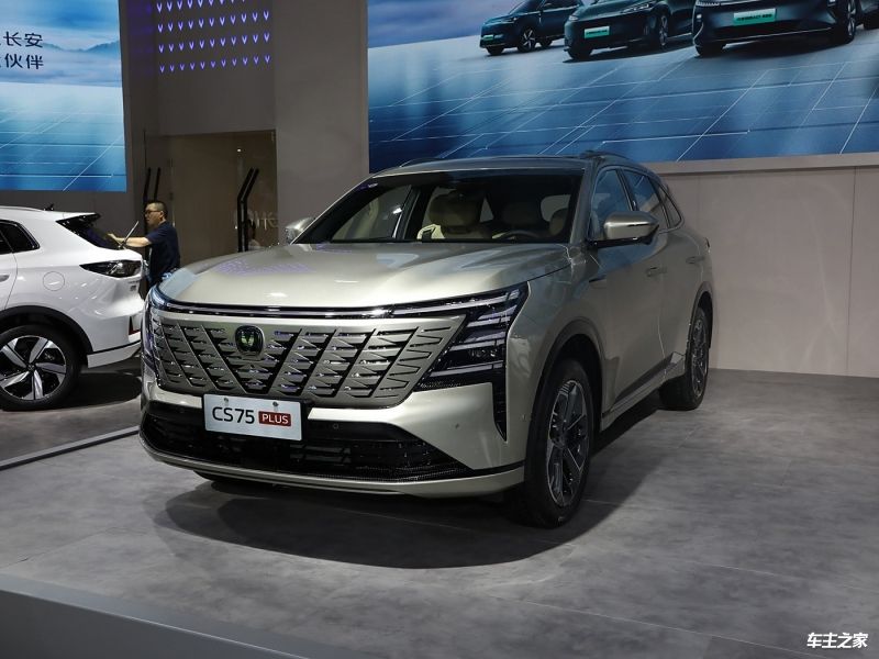 长安CS75 PLUS 全部在售 2025款 2024款 2023款 2022款 2021款 2020款,2024年12月份长安CS75 PLUS销量27962台, 同比增长27.84%